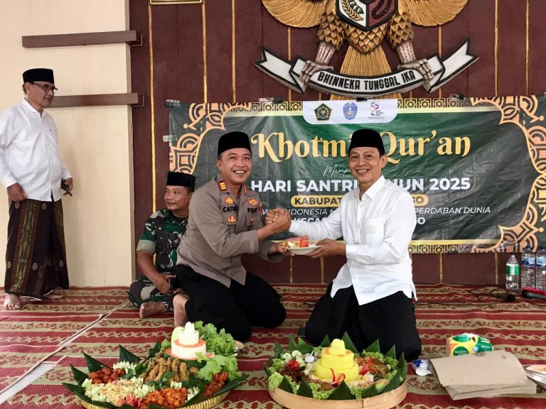 POLSEK PONOROGO HADIRI ACARA KHOTMIL QUR’AN DALAM RANGKA PERINGATAN HARI SANTRI NASIONAL 2025
