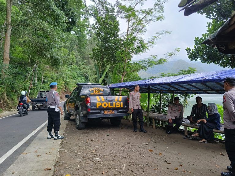 POLSEK NGEBEL GELAR PATROLI KRYD ANTISIPASI 3C DAN LAKA LANTAS, SITUASI WILAYAH AMAN KONDUSIF