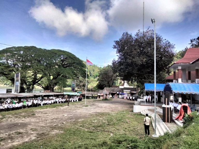 Kapolsek Ngebel Hadiri Apel Hari Santri Nasional 2025 di Kecamatan Ngebel