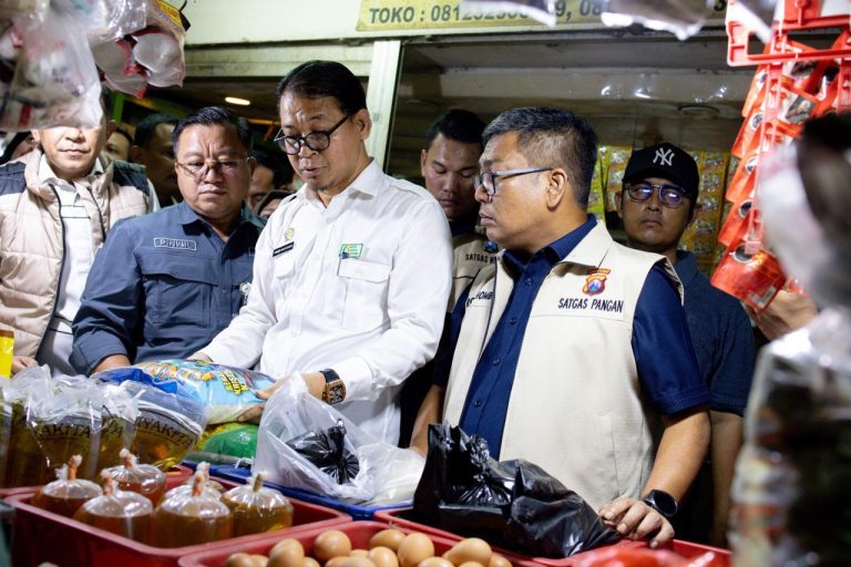 Jelang Nataru Satgas Pengendalian Harga Beras Jawa Timur Sidak Pasar di Surabaya