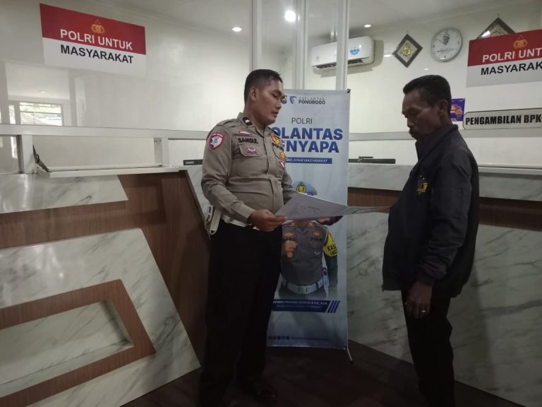 Polantas Polres Ponorogo Menyapa Pemohon BPKB, Wujudkan Pelayanan Humanis dan Cepat