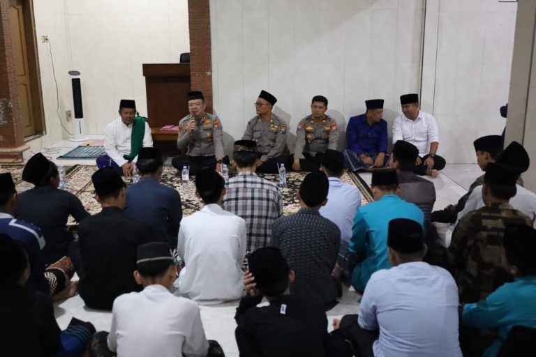 Peringati Hari Santri, Polres Tulungagung Salurkan Bantuan 15 ton Beras untuk 60 Pondok Pesantren