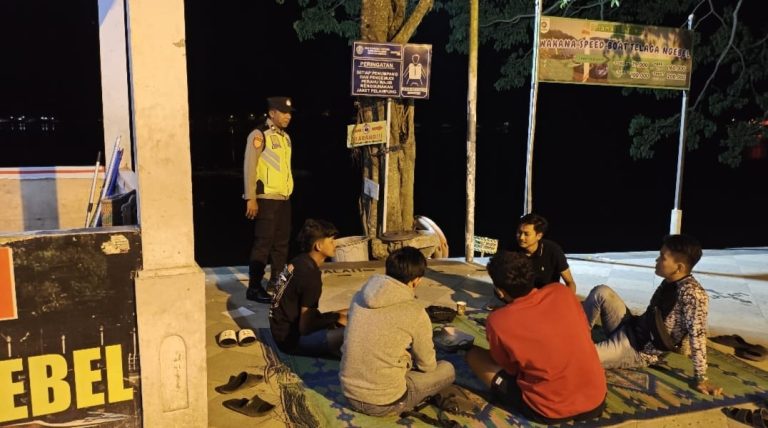 Polsek Ngebel Gelar Patroli Blue Light dan Cipta Kondisi, Wujudkan Situasi Aman dan Kondusif di Kawasan Wisata