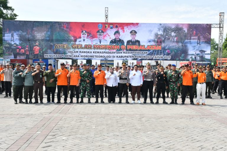 Dandim Ponorogo Hadiri Apel Gelar Pasukan Waspada Dan Siap Hadapi Bencana Hidrometeorologi