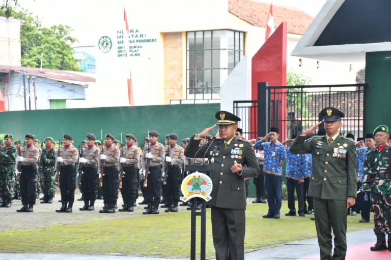 Dandim Ponorogo Pimpin Ziarah Rombongan Peringati Hari Pahlawan Tahun 2025