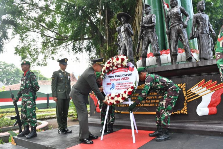 Dandim Ponorogo Hadiri Upacara Peringatan Hari Pahlawan Tahun 2025