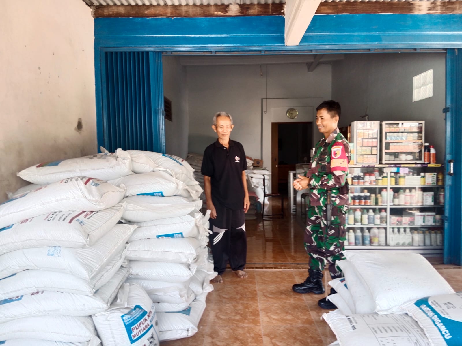Babinsa Kodim Ponorogo Cek Ketersediaan Pupuk Bersubsidi
