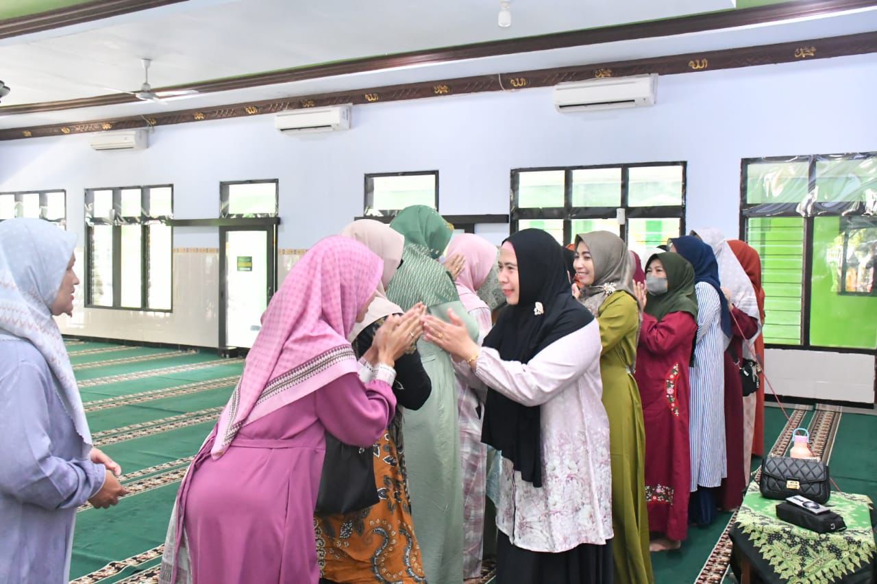 Pengajian Rutin, Upaya Persit Kodim Ponorogo Perkokoh Iman dan Takwa