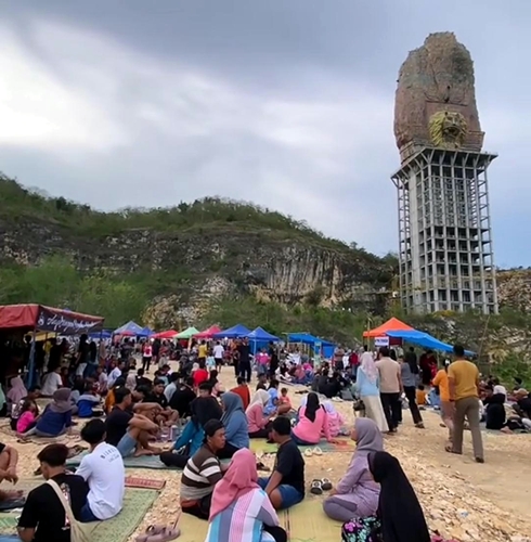 Monumen Reog, Kemegahan yang Menantang Badai di Lereng Bukit Kapur Ponorogo
