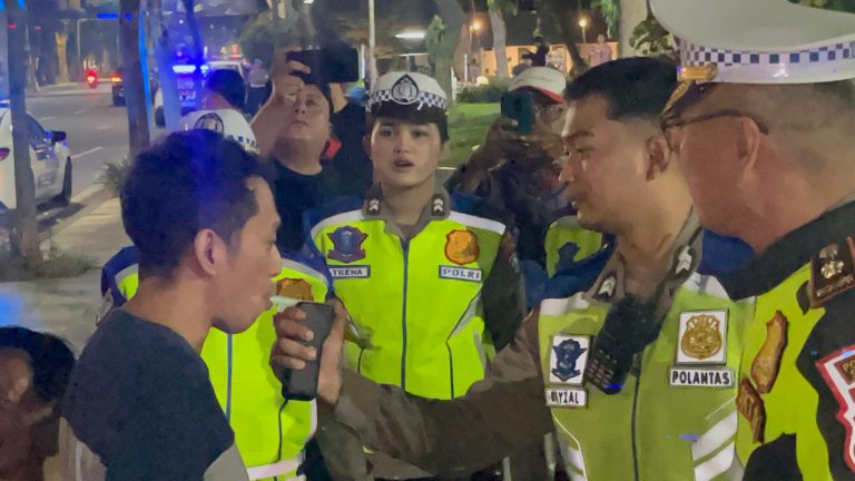 Polisi Gelar Razia Pengemudi Usai Pesta Halloween di Surabaya, Antisipasi Laka Lantas
