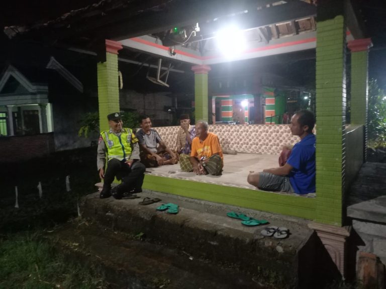 POLSEK JAMBON GELAR PATROLI BLUE LIGHT UNTUK CIPTAKAN SITUASI KAMTIBMAS AMAN DAN KONDUSIF
