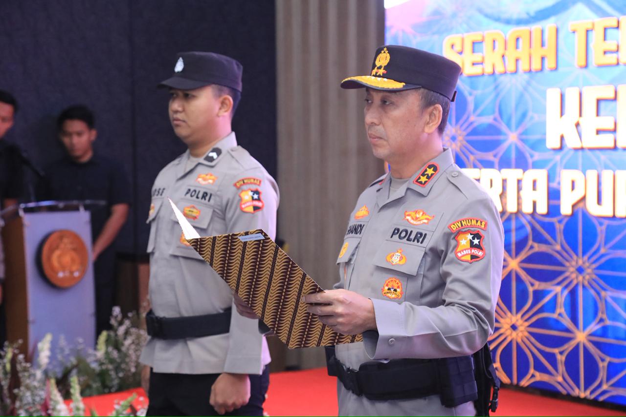 Pimpin Sertijab dan Pengantar Purna Tugas, Kadivhumas Polri Tekankan untuk Selalu Berbuat yang Terbaik