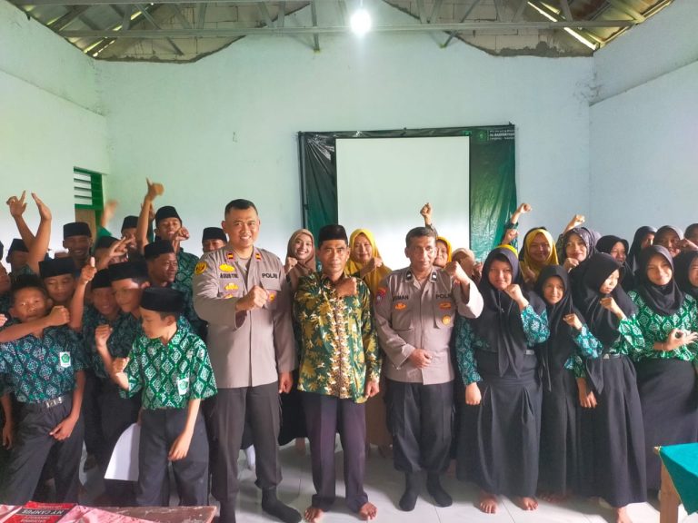 Sosialisasi Kenakalan Remaja Di MTS AL BASYARIAH Lengkong Sukorejo