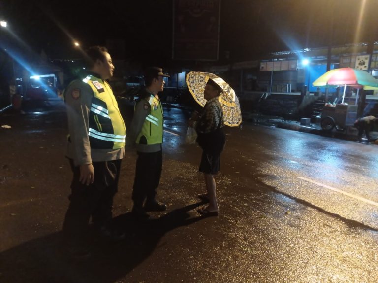 Polsek Ngebel Gelar Patroli Blue Light, Jaga Kondusivitas Wilayah Malam Hari