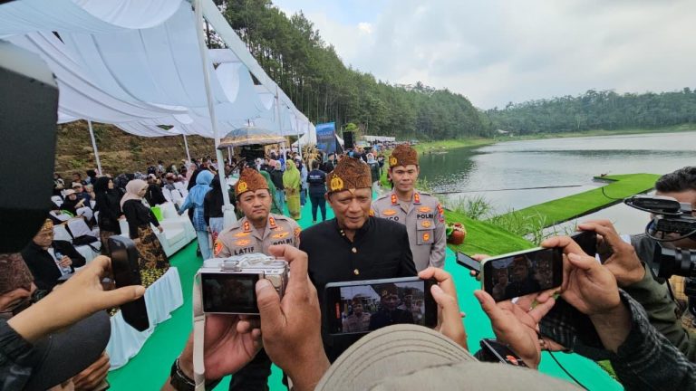 Kapolda Jatim Hadiri Grand Opening Festival Seven Lakes 2025 di Ranu Segaran Tiris