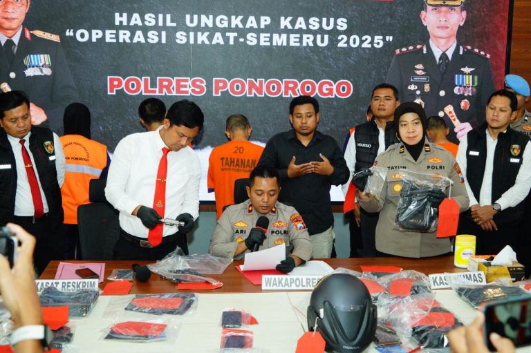 Pasutri Jual Senjata Api Rakitan, Diamankan Polres Ponorogo