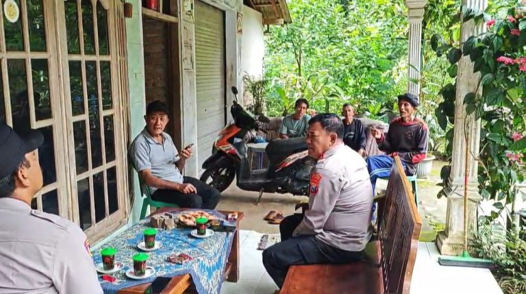 Kapolsek Ngebel Ajak Warga Desa Pupus Bersinergi Jaga Kamtibmas, Antisipasi Judi Online dan Bencana Alam