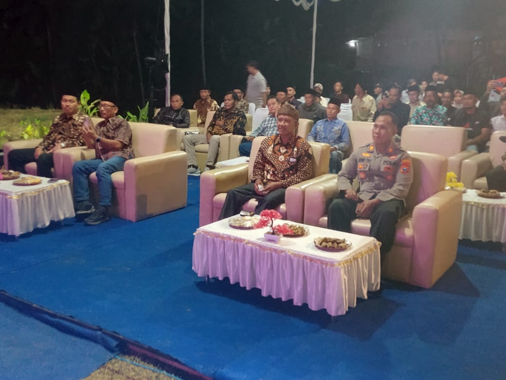“Polsek Ngrayun berikan Pengamanan Pagelaran Seni Campursari Guyon Maton, Wujud Sinergitas dengan DPRD Provinsi Jawa Timur”
