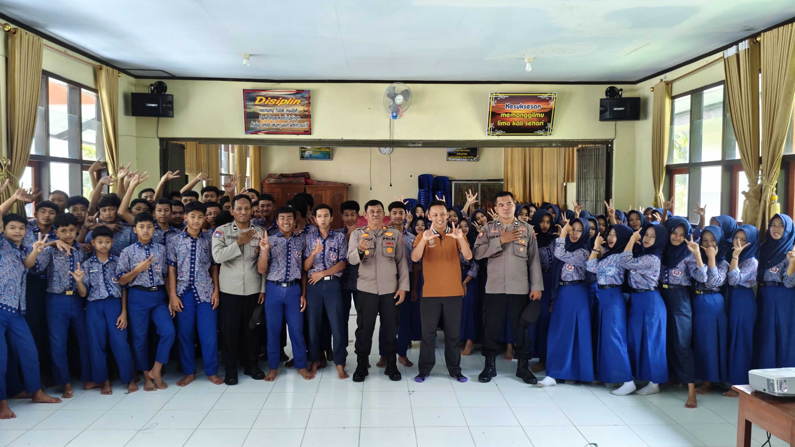 Polsek Ngebel Sosialisasikan Penerimaan SMA Kemala Taruna dan Pencegahan Bullying di SMPN 1 Ngebel