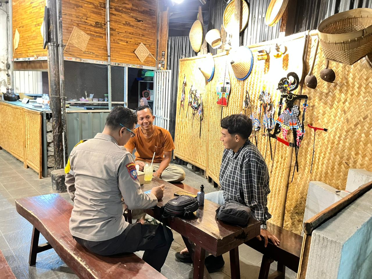 Polsek Balong Gelar Patroli Presisi Blue Light untuk Jaga Kondusivitas Wilayah pada Malam Hari