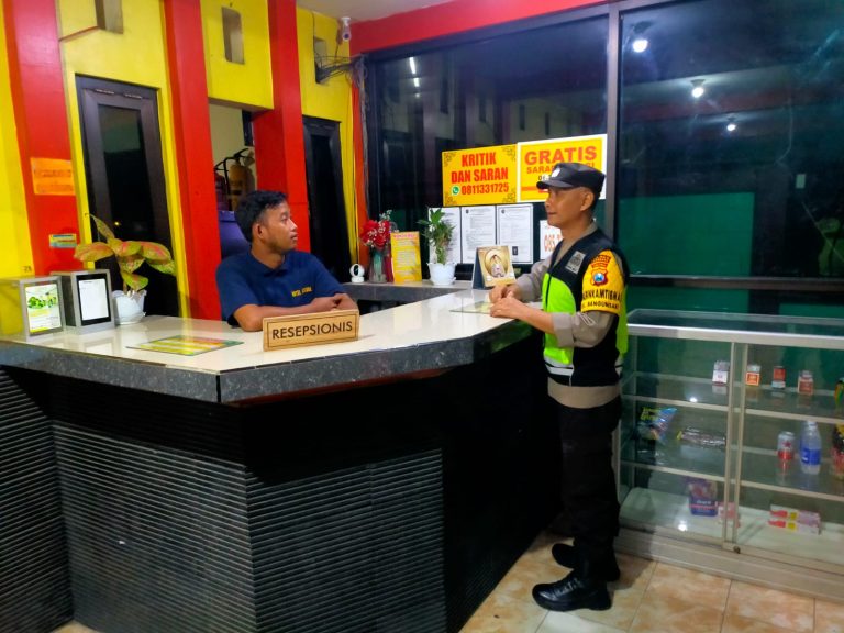 Polsek Ponorogo Gelar Patroli Blue Light Antisipasi 3C di Wilayah Kota