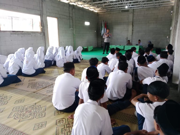 GIAT SOSIALISASI PENERIMAAN SISWA SMA TARUNA KEMALA BHAYANGKARAPOLSEK SOMOROTO – MTS AL-MUKAROM KAUMAN