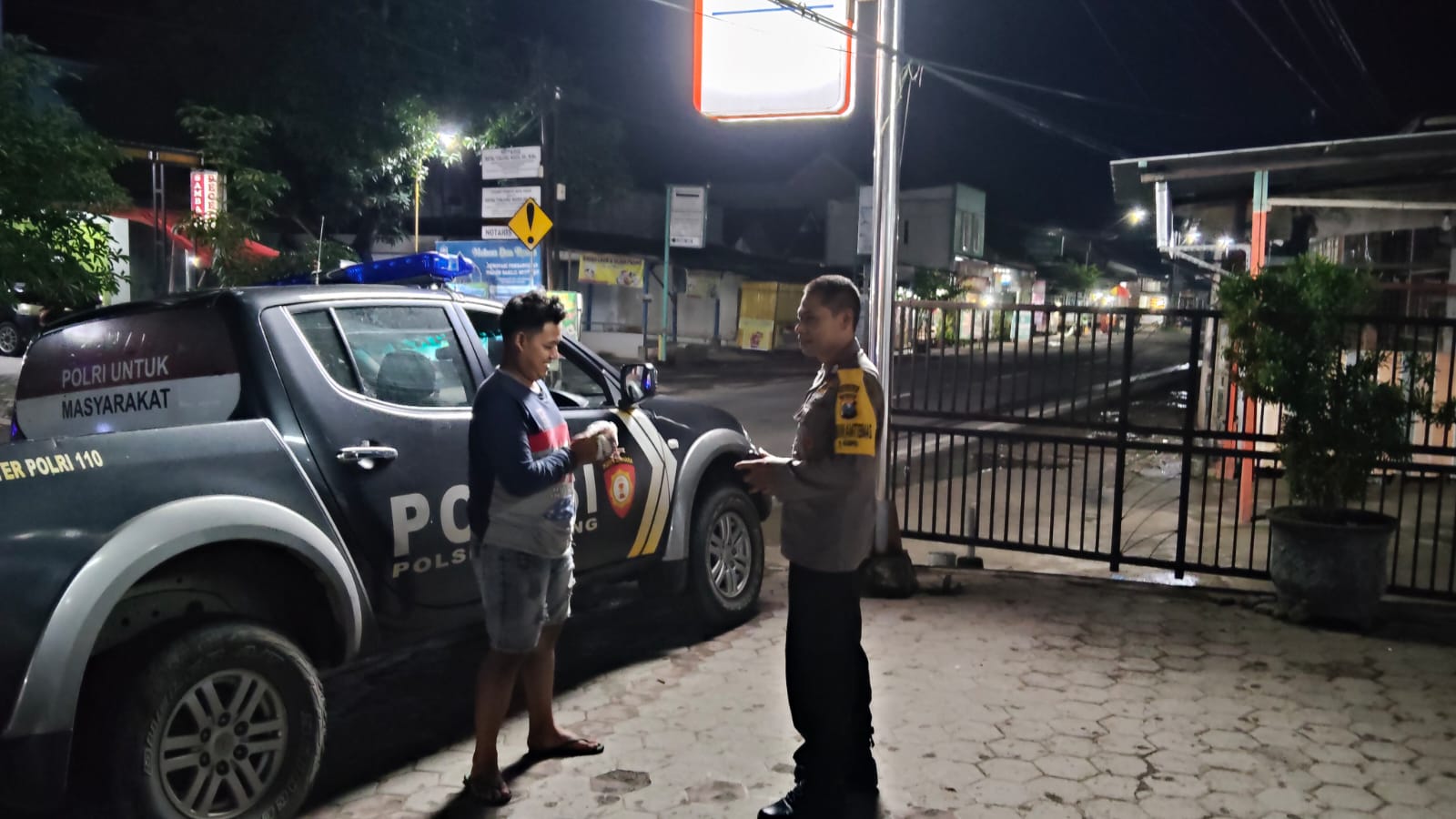 Polsek Balong Laksanakan Patroli Presisi Blue Light Guna Menjaga Kamtibmas di Wilayah Kecamatan Balong