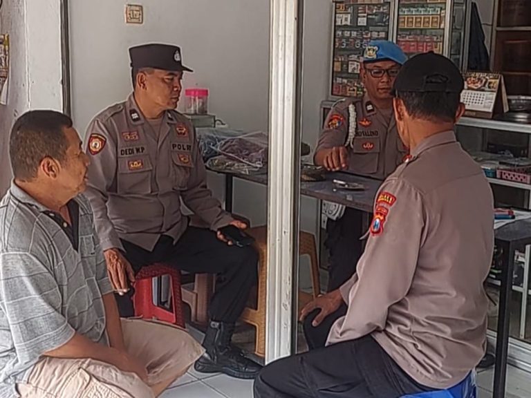 Polsek Ngebel Gelar Patroli Dialogis di Pasar Wagir Lor untuk Jaga Kamtibmas