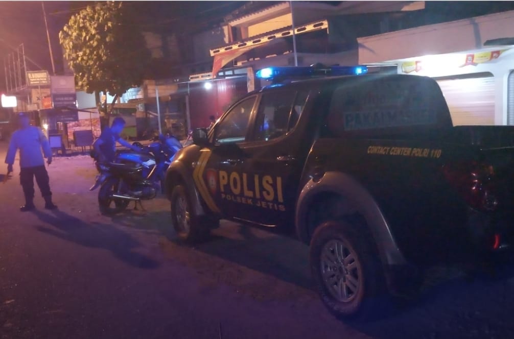 Polsek Jetis Intensifkan Patroli Presisi, Cegah Gangguan Kamtibmas di Malam Hari