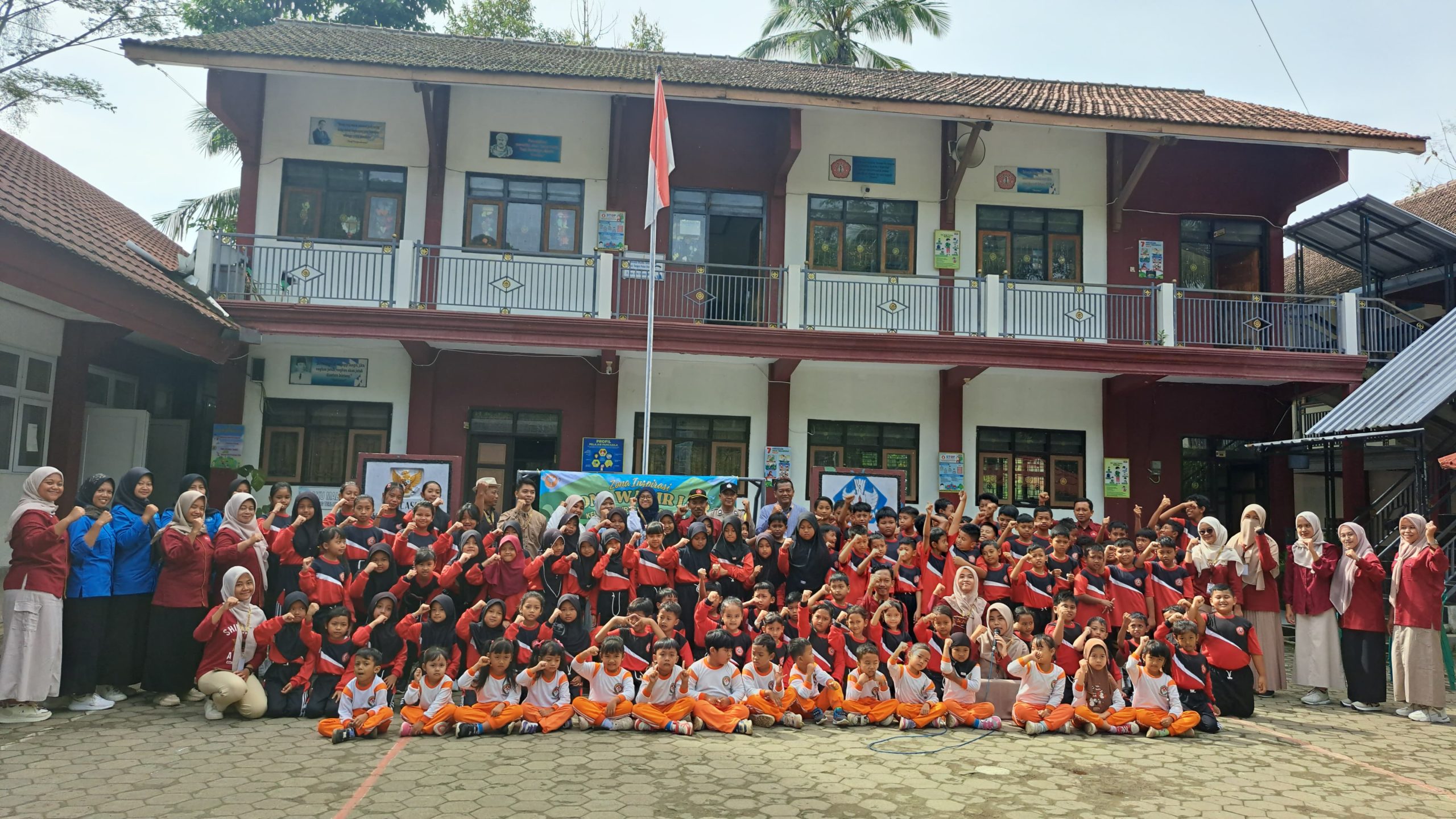 Polsek Ngebel Turut Jadi Relawan dalam Kelas Inspirasi Ponorogo #11 di 12 Sekolah Dasar