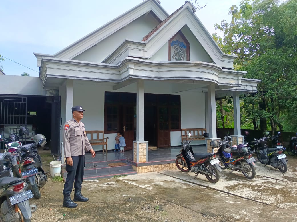 Patroli Dan Pengamanan Kebaktian Rutin Di Gereja Ratu Damai Dan Gereja Pantekosta Wil Kec Slahung