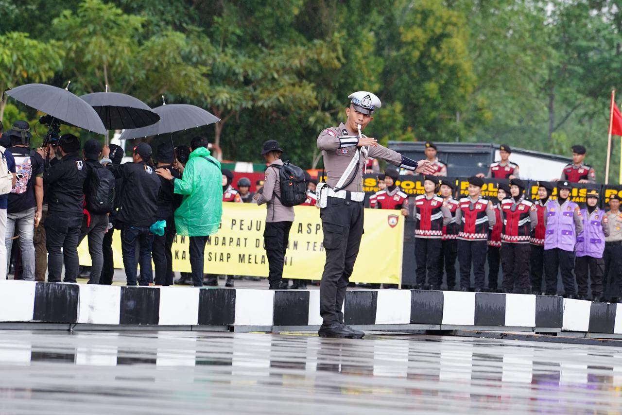 Polri Peragakan Model Pelayanan Unjuk Rasa Terbaru pada Apel Kasatwil 2025, Dirsamapta: “Semua Tindakan Harus Sesuai Prosedur dan Berbasis HAM”