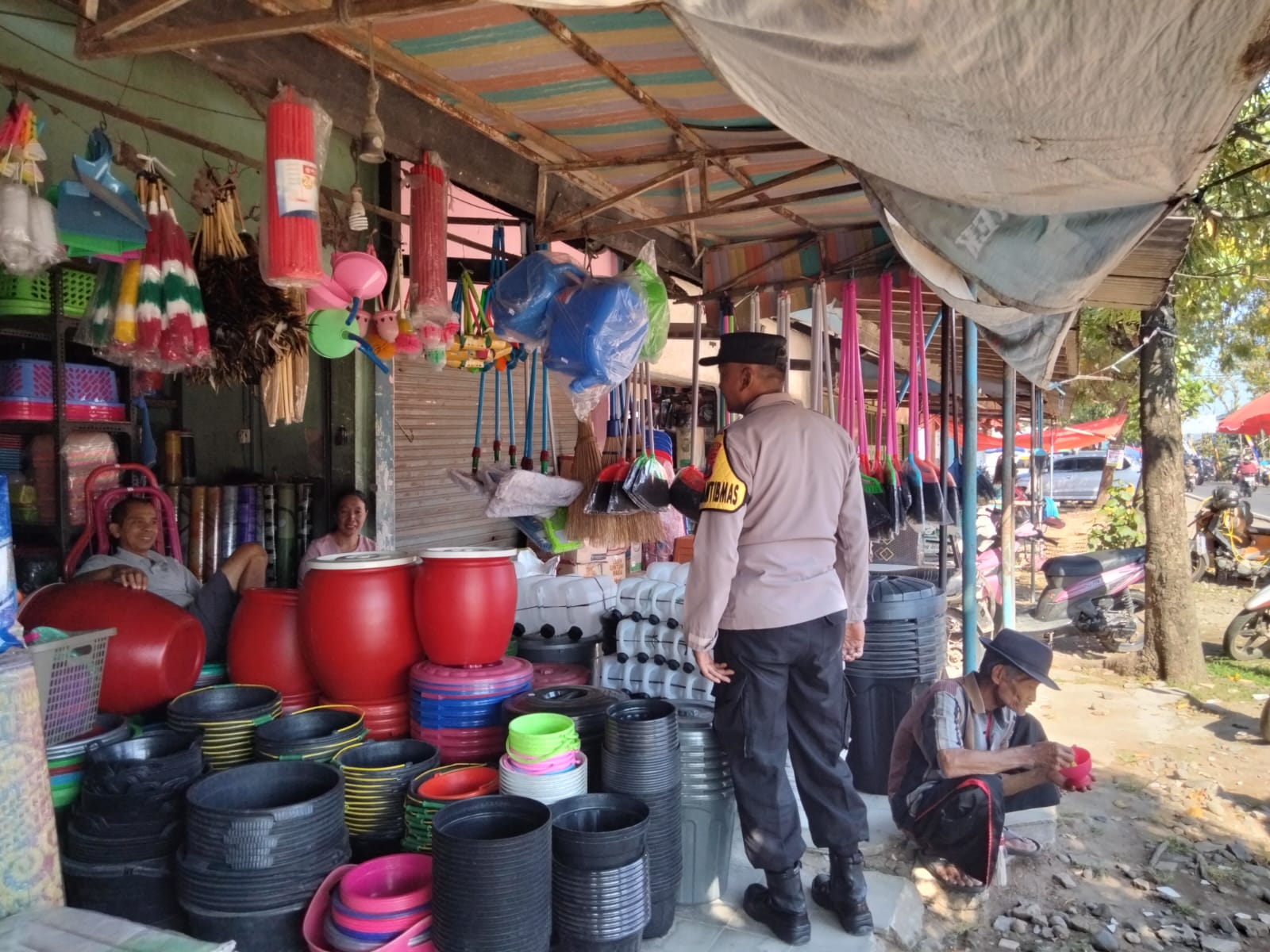 POLSEK SAMBIT GELAR PATROLI KRYD ANTISIPASI GANGGUAN KAMTIBMAS