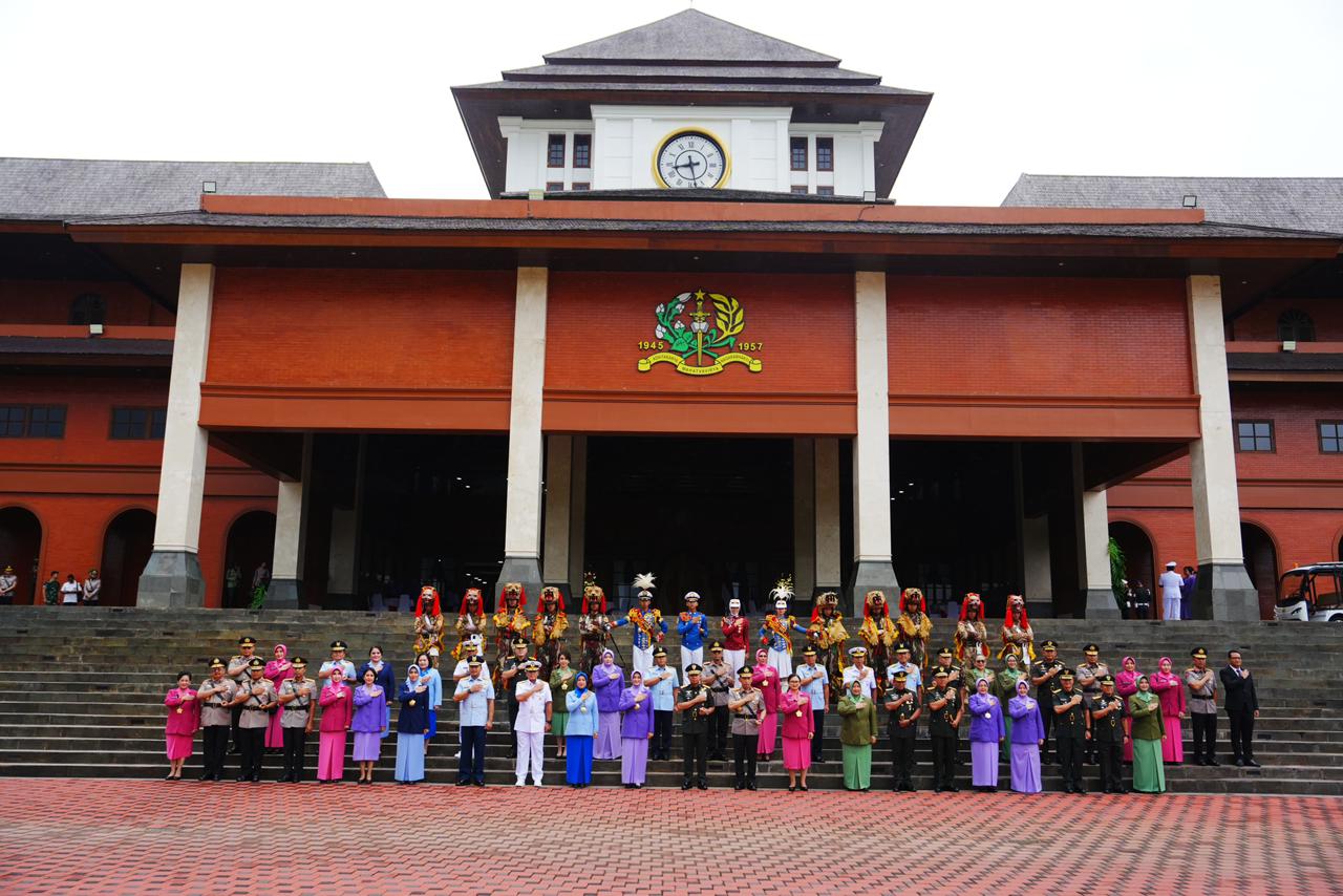 Pimpin Wisuda Prajurit Taruna, Kapolri Tekankan Sinergitas TNI-Polri untuk Wujudkan Indonesia Emas 2045