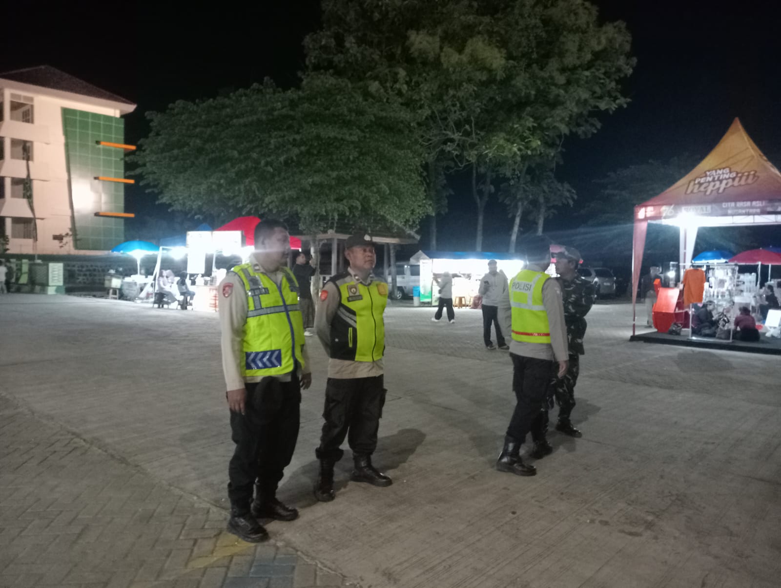 POLSEK JENANGAN AMANKAN PENGAJIAN AKBAR DIES MAULIDIYAH KE-22 DI KAMPUS 2 UIN PONOROGO