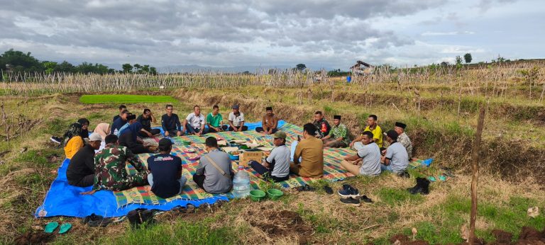 Pembangunan Gedung KDKMP Dimulai, Babinsa Kodim Ponorogo Ikuti Doa Bersama dan Syukuran