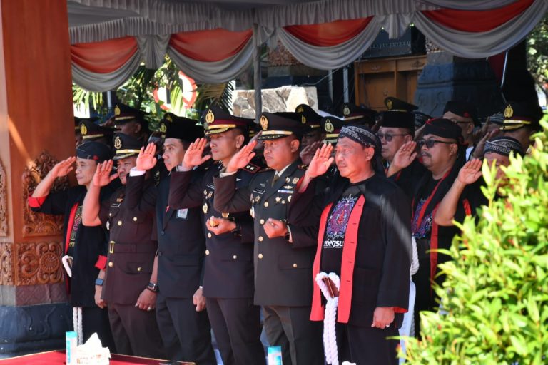 Dandim Ponorogo Hadiri Upacara Peringatan Hari Ibu KE-97 dan Hari Bela Negara Ke 77 Kab. Ponorogo Tahun 2025