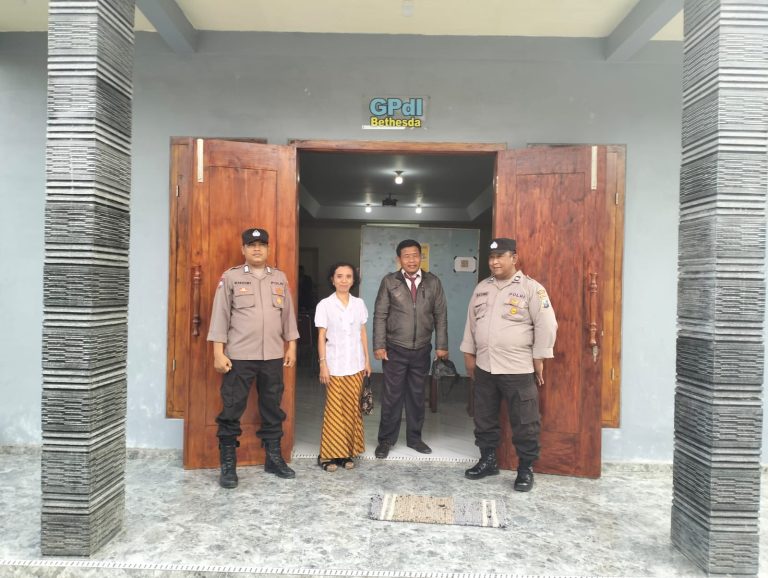 POLSEK SOMOROTO LAKSANAKAN PENGAMANAN KEGIATAN KEBAKTIAN DI GPDI CUWET, PLOSOJENAR KAUMAN