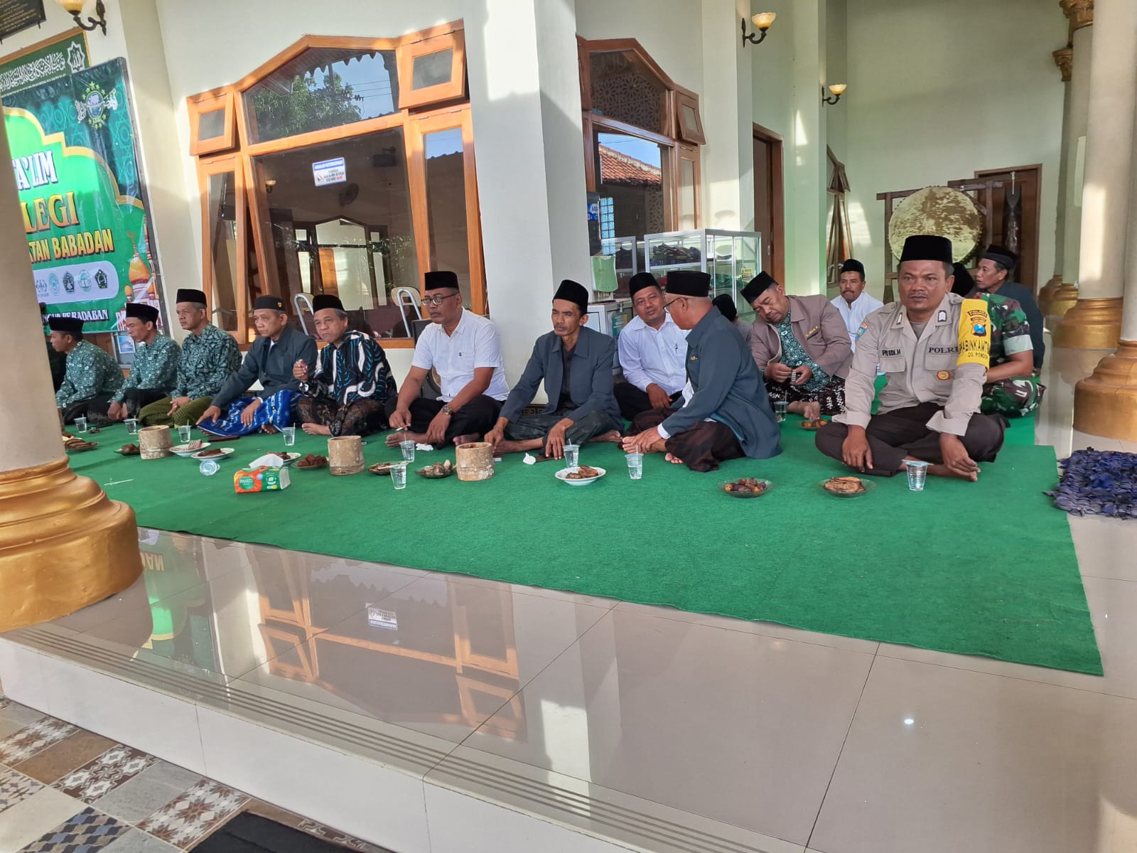 POLSEK BABADAN LAKSANAKAN PENGAMANAN MAJELIS RUTIN AHAD LEGI MWC NU BABADAN