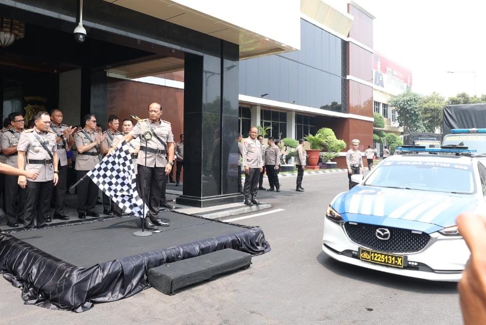 Polda Jatim Berangkatkan Bantuan Kemanusiaan untuk Korban Banjir dan Longsor di Sumatera