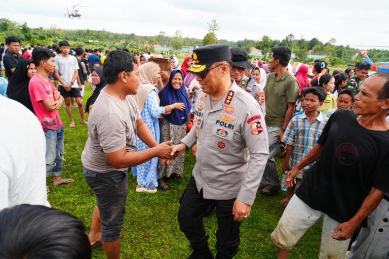 Wakapolri Tinjau Lokasi Banjir Aceh Tamiang, Pastikan Bantuan Logistik Hingga Peralatan Khusus Segera Dikirim
