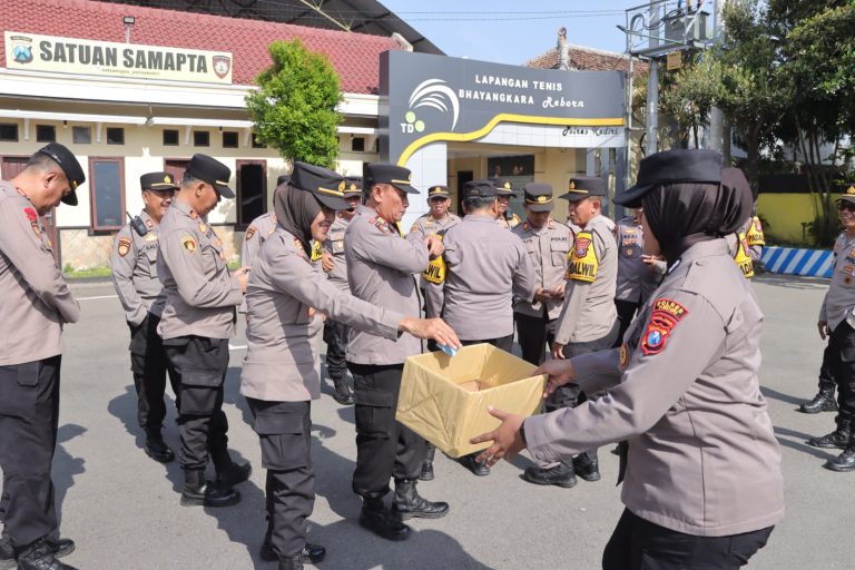 Polres Kediri Galang Donasi Dari Anggota Untuk Korban Bencana Aceh Sumatera