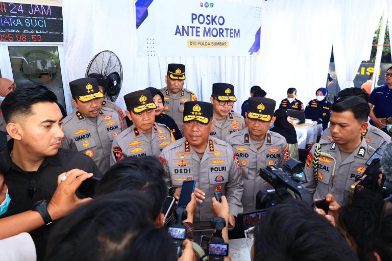 Wakapolri Tinjau Posko Antemortem DVI di Sumatera Barat, Pastikan Proses Identifikasi Korban Berjalan Optimal