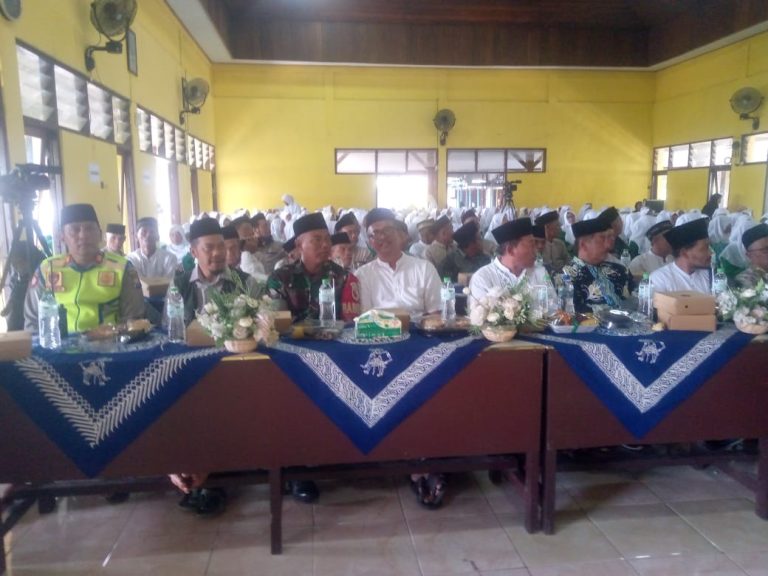 PENGAJIAN RUTIN AHAD PON ANAK CABANG JENANGAN BERLANGSUNG KHIDMAT DI SMK PEMKAB PONOROGO