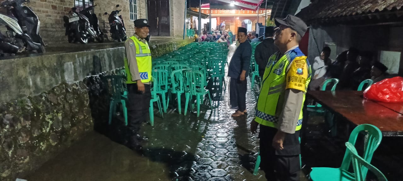 POLSEK NGEBEL GELAR PATROLI PRESISI BLUE LIGHT CEGAH 3C DAN LAKA LANTAS DI WILAYAH HUKUM NGEBEL