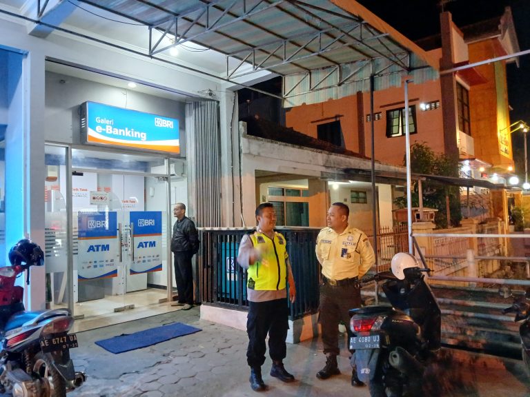 Polsek Ponorogo Laksanakan Patroli Harkamtibmas Blue Light, Antisipasi Gangguan Kamtibmas di Wilayah Kota