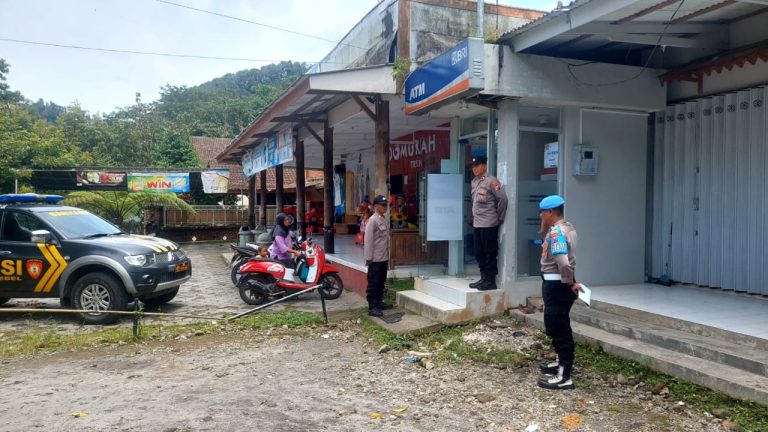 POLSEK NGEBEL INTENSIFKAN PATROLI HARKAMTIBMAS KRYD JAGA KEAMANAN WILAYAH