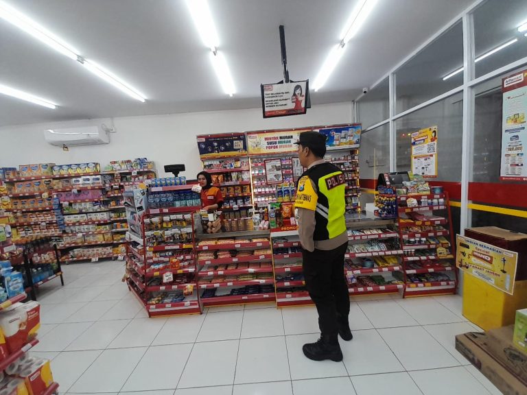 Polsek Jambon Laksanakan Patroli Blue Light, Ciptakan Situasi Kamtibmas Aman dan Kondusif