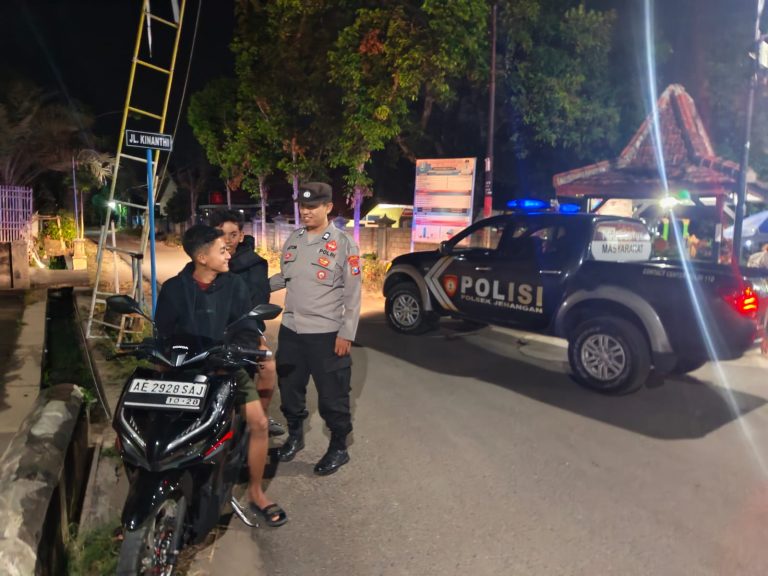 POLSEK JENANGAN LAKSANAKAN PATROLI PRESISI, CIPTAKAN SITUASI AMAN DAN KONDUSIF DI WILAYAH HUKUM JENANGAN