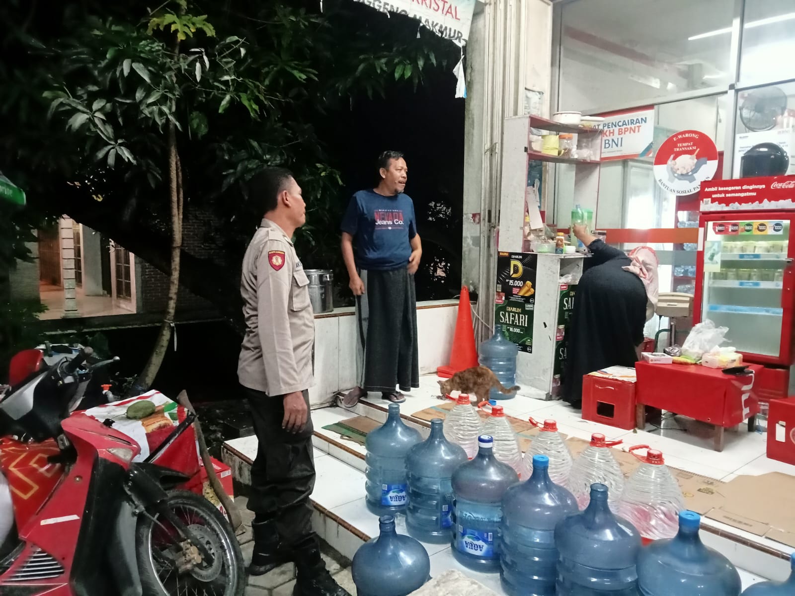 POLSEK SAMBIT GELAR PATROLI HARKAMTIBMAS KRYD, SITUASI WILAYAH TERPANTAU AMAN DAN KONDUSIF